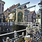 Prinsenhof # Vierendertig * Μπέργκεν